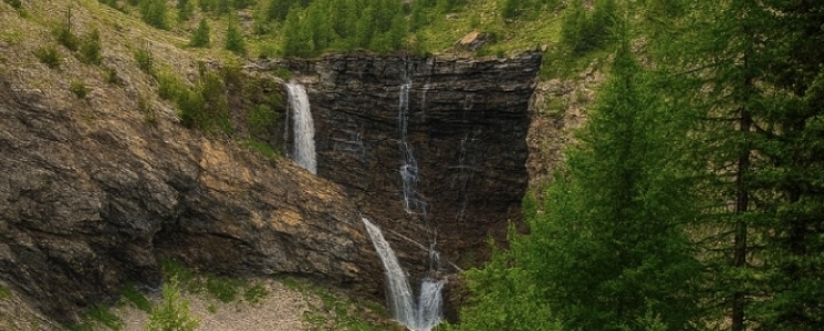 Photo Cascade du Pich : un joyau naturel &agrave; d&eacute;couvrir absolument - voyage Allos
