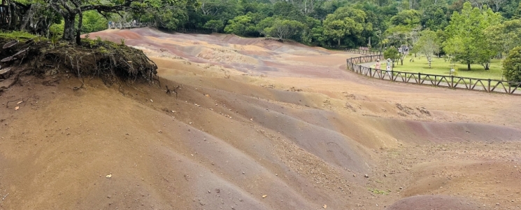 Photo Chamarel &agrave; l&rsquo;&Icirc;le Maurice : terres color&eacute;es, cascade majestueuse et nature spectaculaire - voyage Tamarin