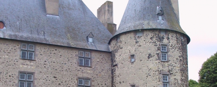 Photo Le Ch&acirc;teau de Villeneuve Lembron - voyage Saint-Germain-Lembron
