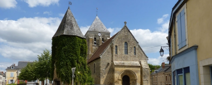 Photo L'&eacute;glise Saint Aubin - voyage Bazouges-sur-le-Loir
