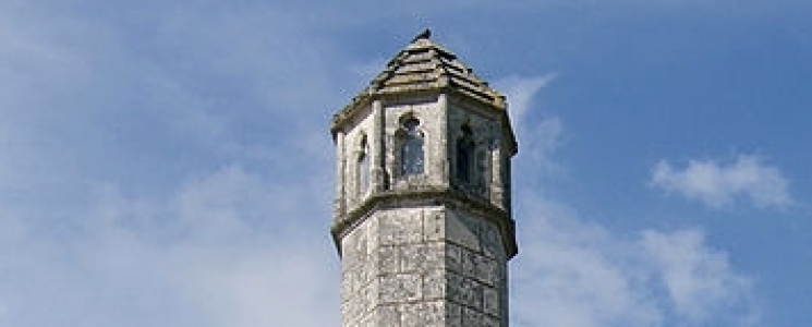 Photo La Lanterne des Morts - voyage Fontevraud-l'Abbaye
