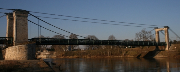 Photo Le Pont suspendu de Ch&acirc;tillon sur Loire - voyage Châtillon-sur-Loire

